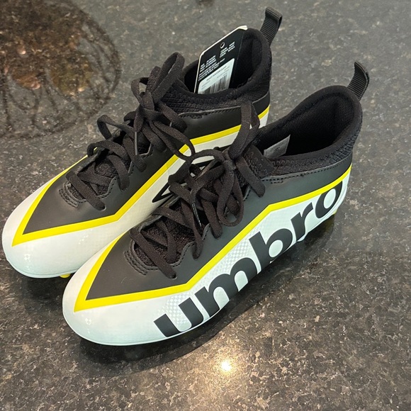 Umbro Other - Umbro Black, Yellow, and White Soccer Cleats